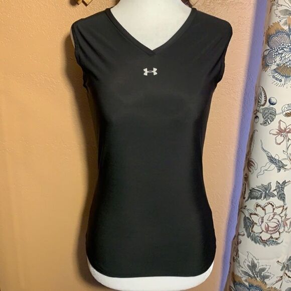 Under Armour Black V-Neck Tank Size Medium - Picture 1 of 11